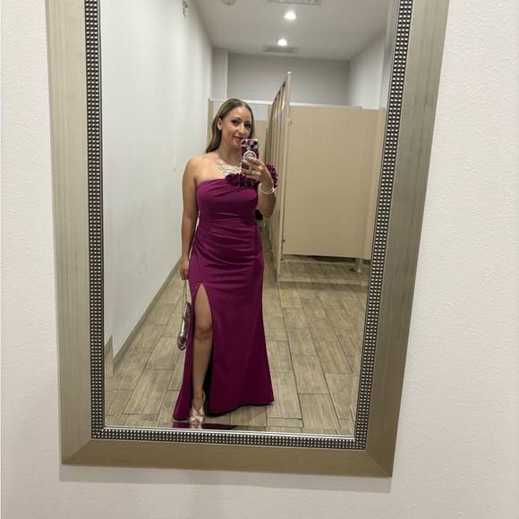 Beyond Elegant Magenta 3D Floral One-Shoulder Maxi Dress
Worn once - Picture 2 of 4